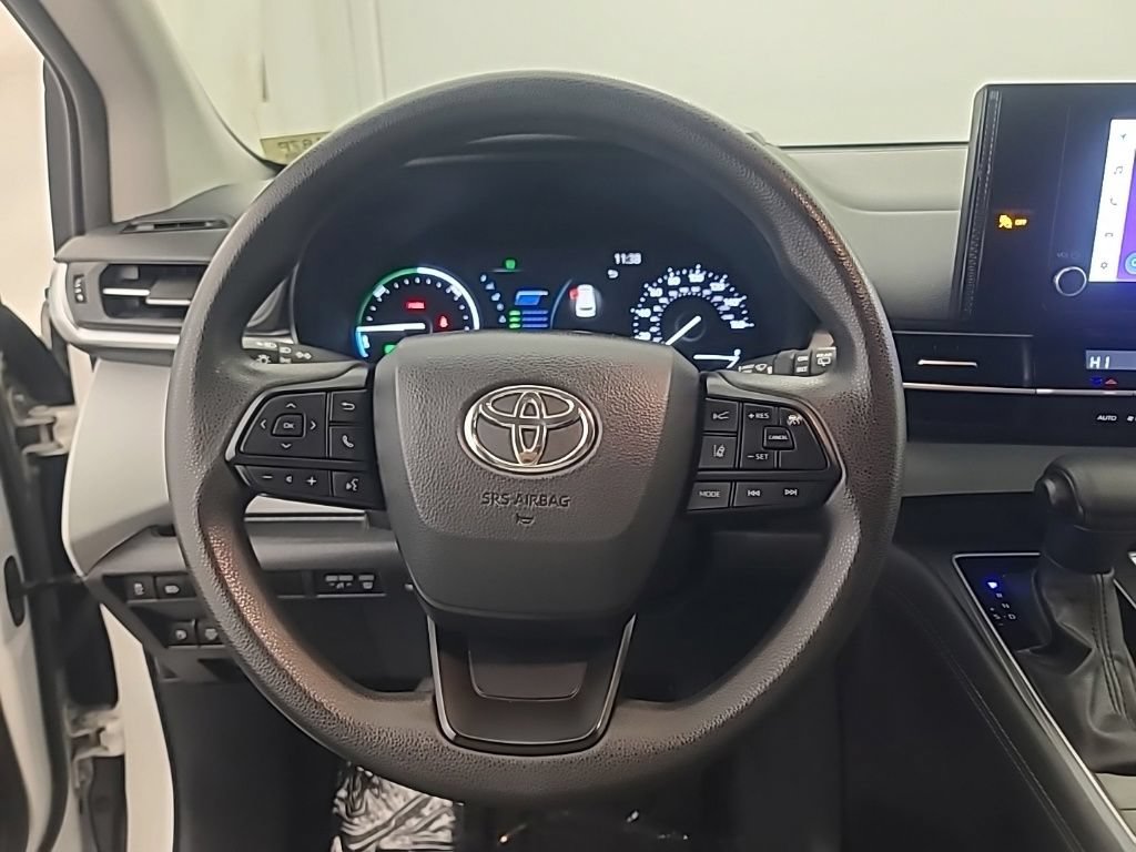 Used 2025 Toyota Sienna LE FWD image 35