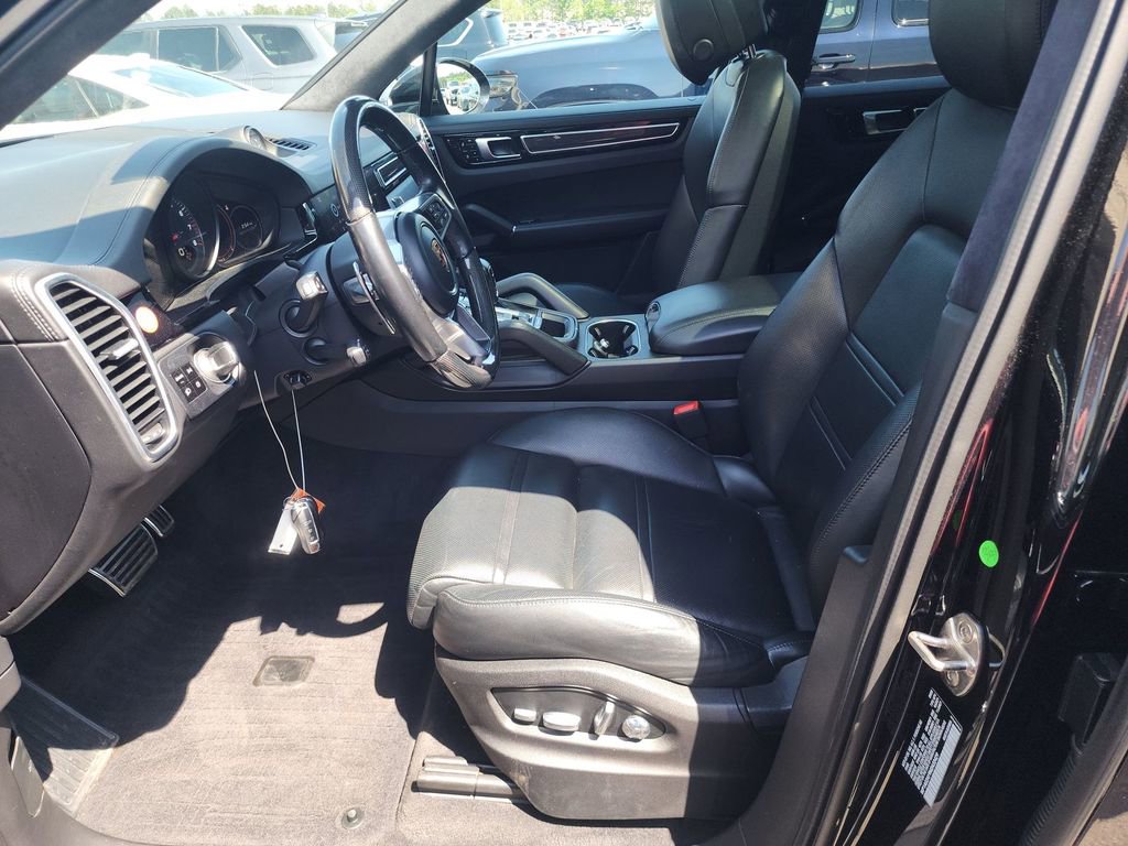 Used 2021 Porsche Cayenne GTS AWD/4WD image 18