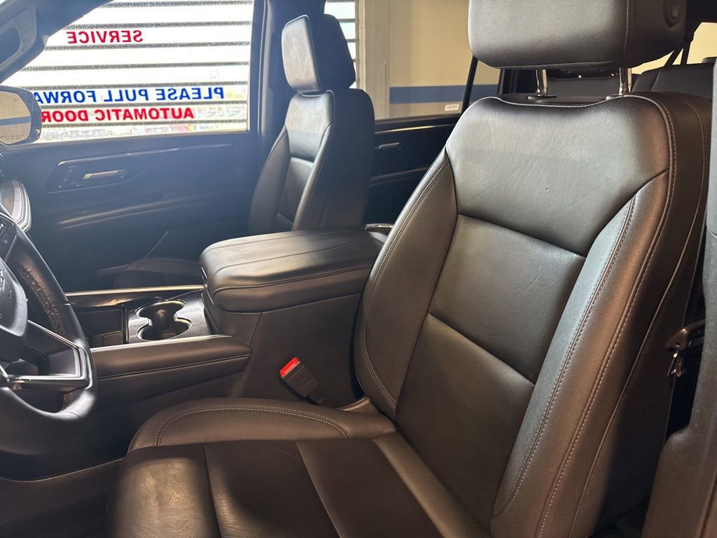 Used 2025 Chevrolet Suburban Z71 AWD/4WD image 24