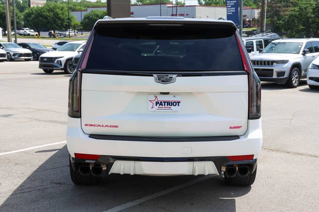 Used 2023 Cadillac Escalade V w/ LPO, ONYX Package AWD/4WD image 4
