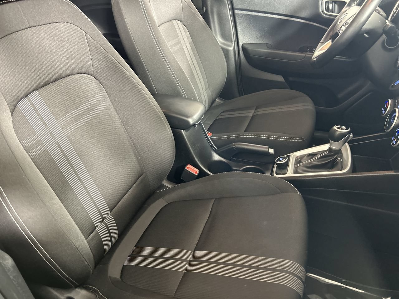 Used 2025 Hyundai Venue SEL FWD image 26