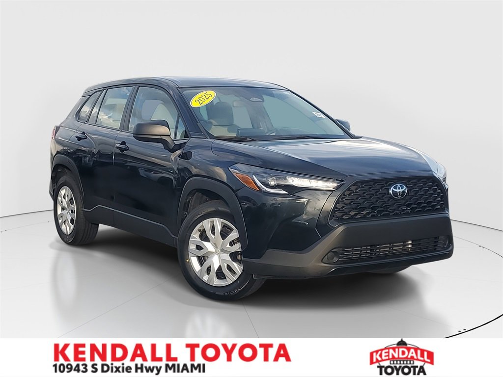 Used 2025 Toyota Corolla Cross L image 1