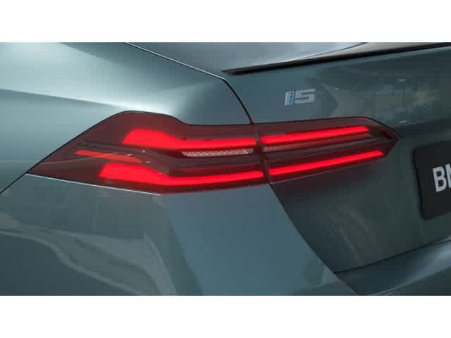 New 2027 BMW i5 xDrive40 AWD/4WD image 8