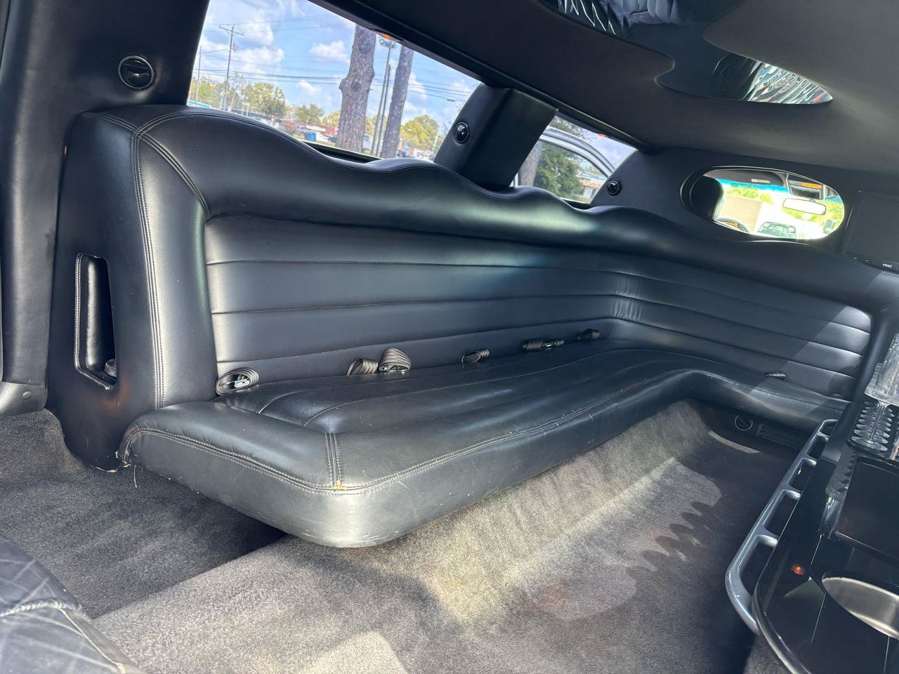 Used 2004 Lincoln Town Car Executive RWD image 11