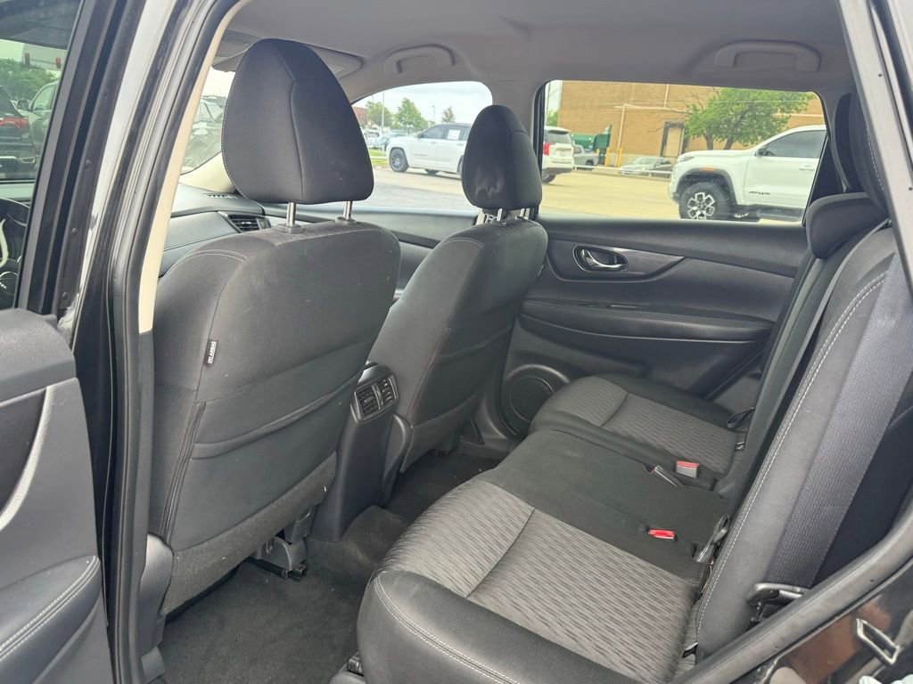 Used 2019 Nissan Rogue SV image 14