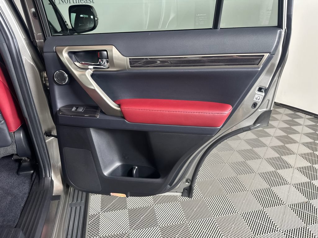 Used 2021 Lexus GX 460 Luxury w/ Accessory Package AWD/4WD image 16