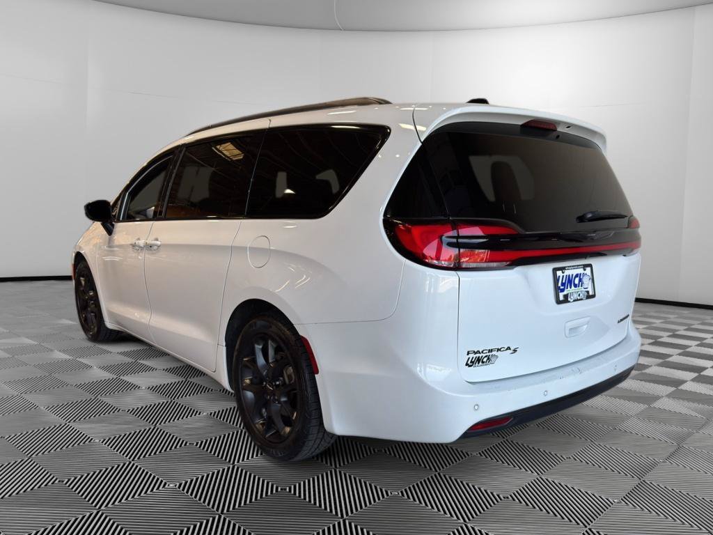Used 2025 Chrysler Pacifica Limited FWD image 3