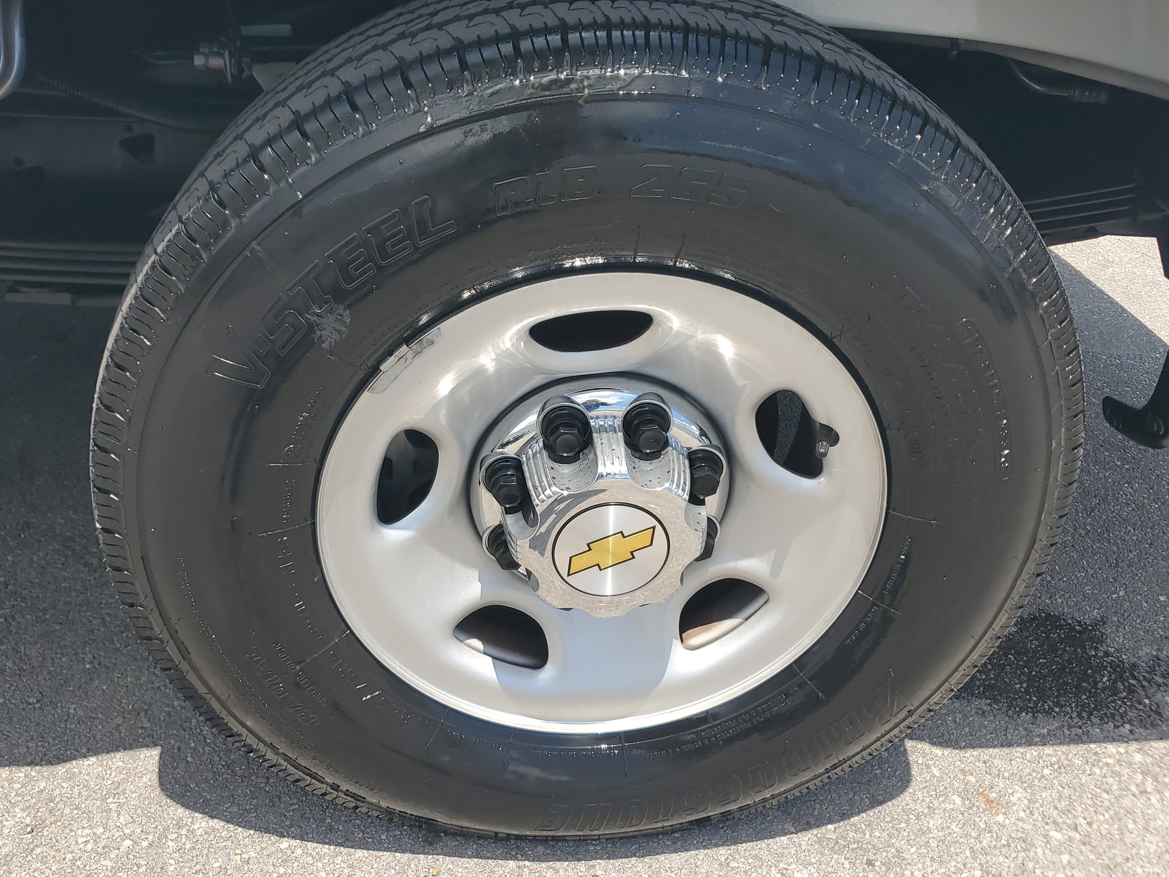 Used 2025 Chevrolet Express 3500 LT w/ LT Preferred Equipment Group RWD image 28