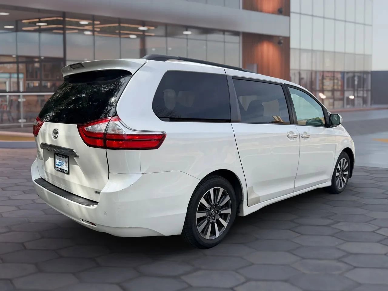 Used 2018 Toyota Sienna Limited Premium image 13
