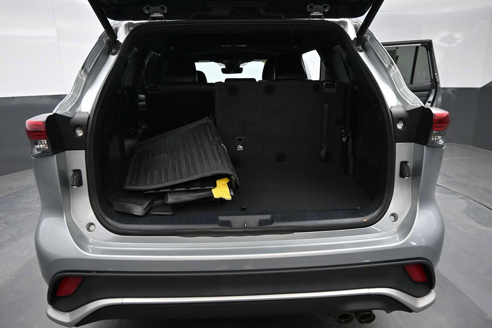 Used 2021 Toyota Highlander XSE AWD/4WD image 14