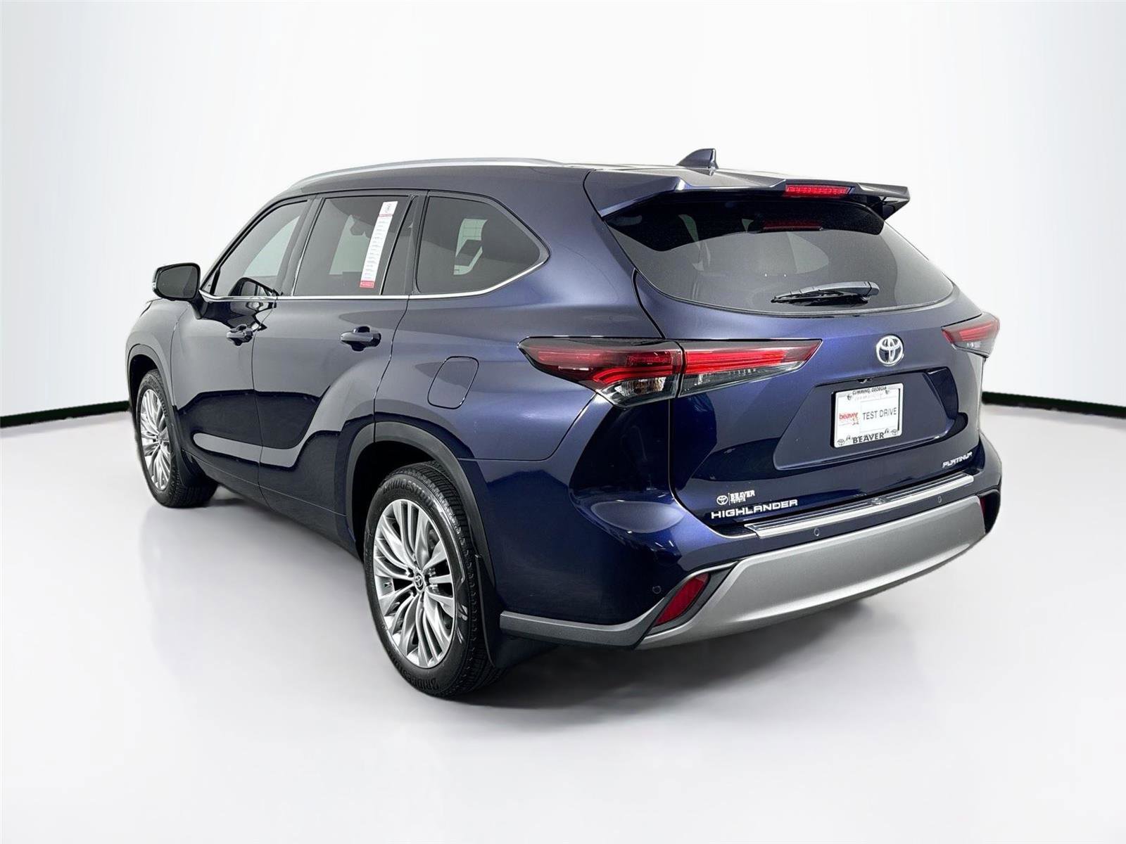 Used 2024 Toyota Highlander Platinum FWD image 13