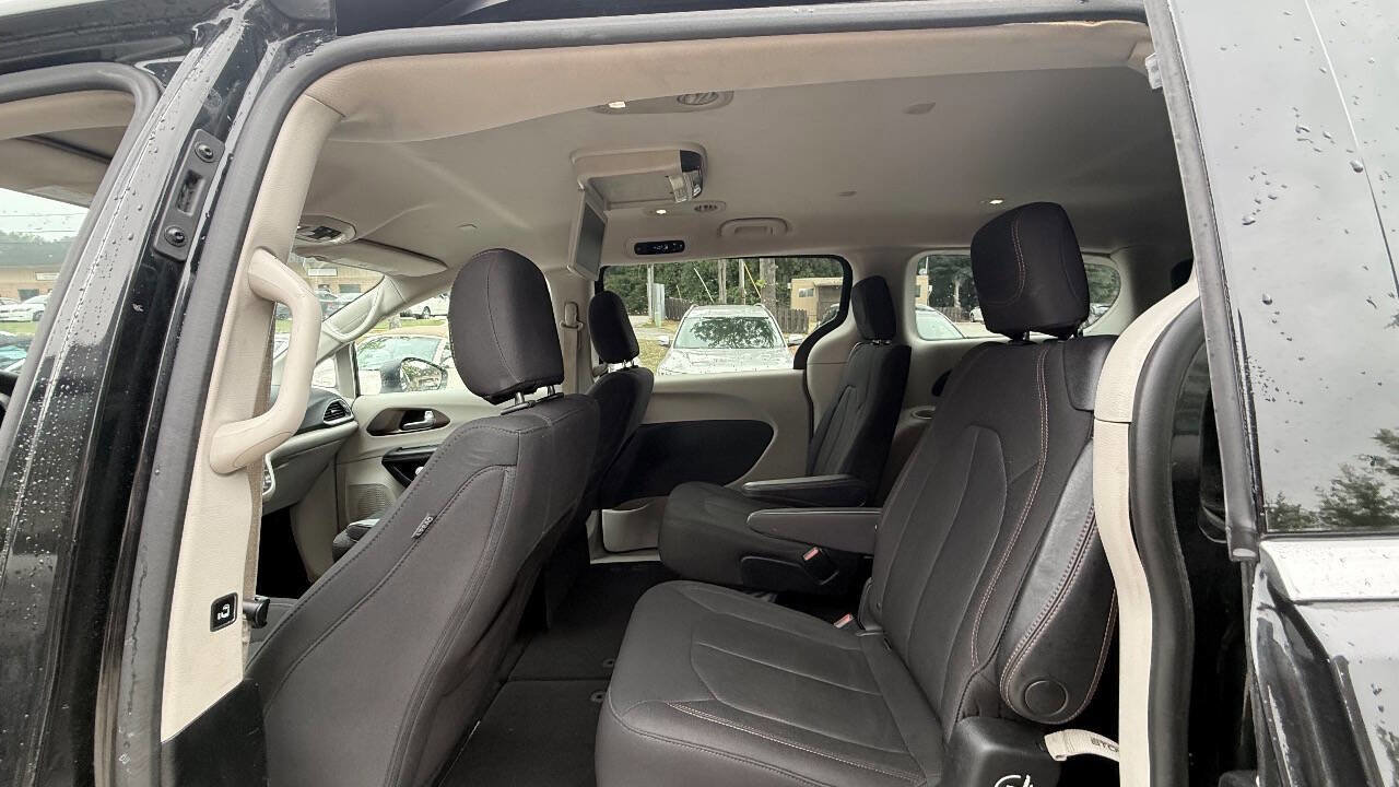 Used 2017 Chrysler Pacifica Touring FWD image 39