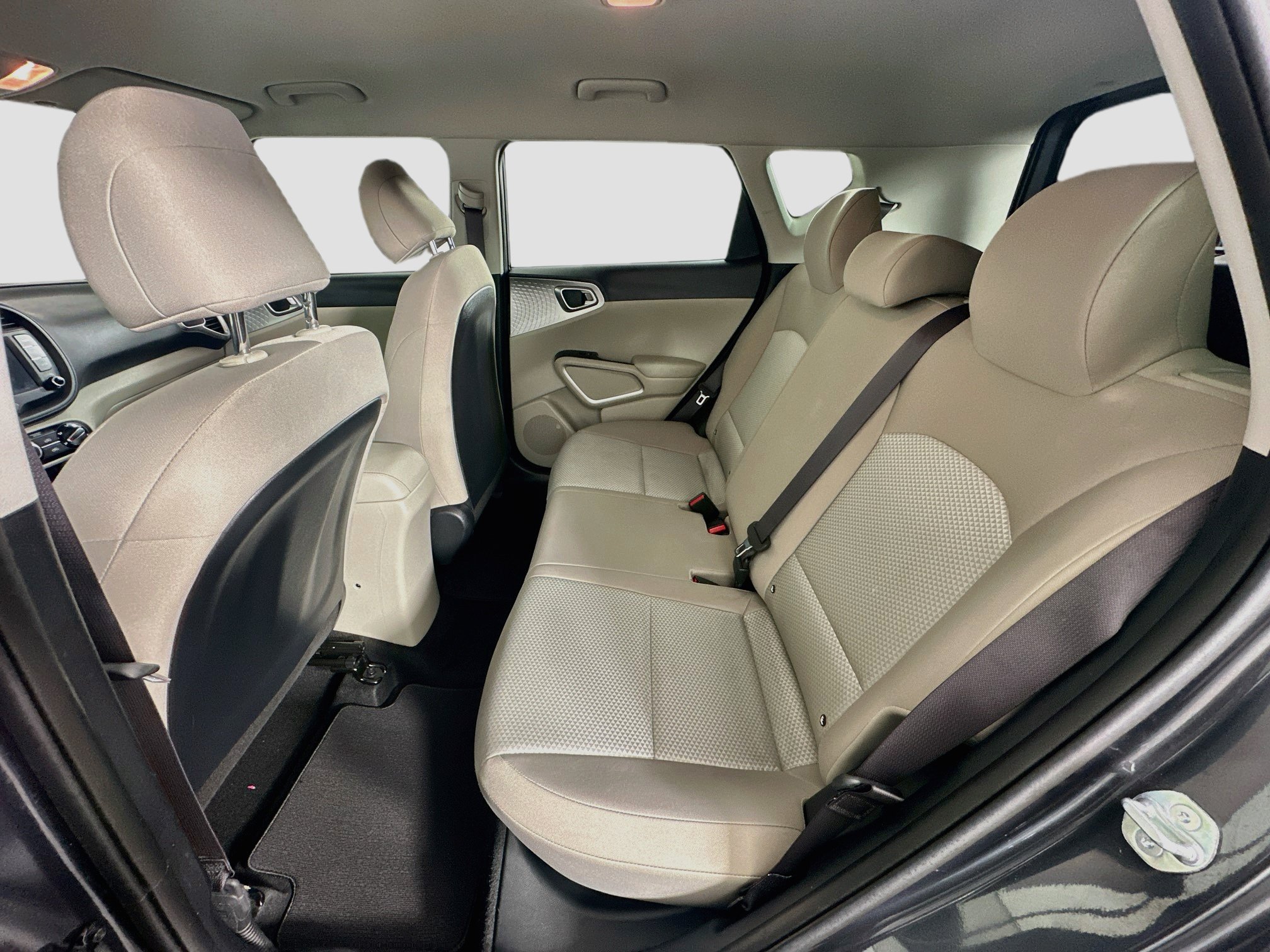 Used 2025 Kia Soul LX w/ LX Technology Package FWD image 26