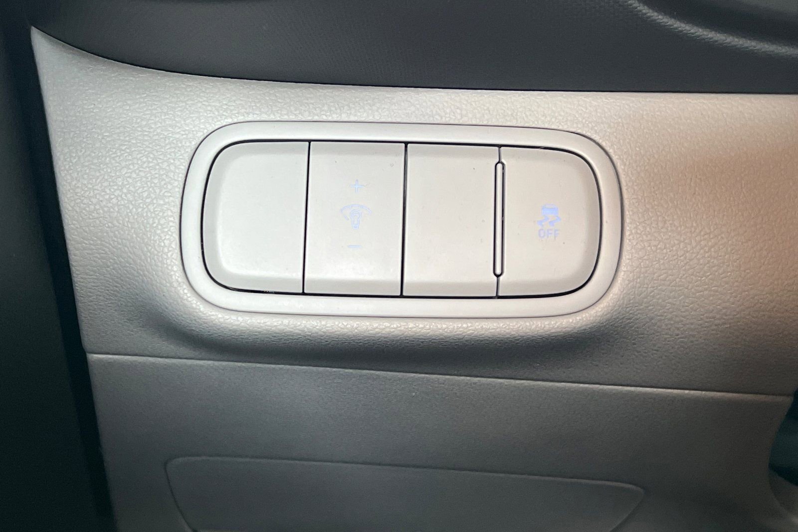 Used 2025 Hyundai Venue SEL image 37