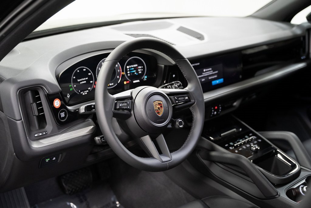 Used 2024 Porsche Cayenne image 16
