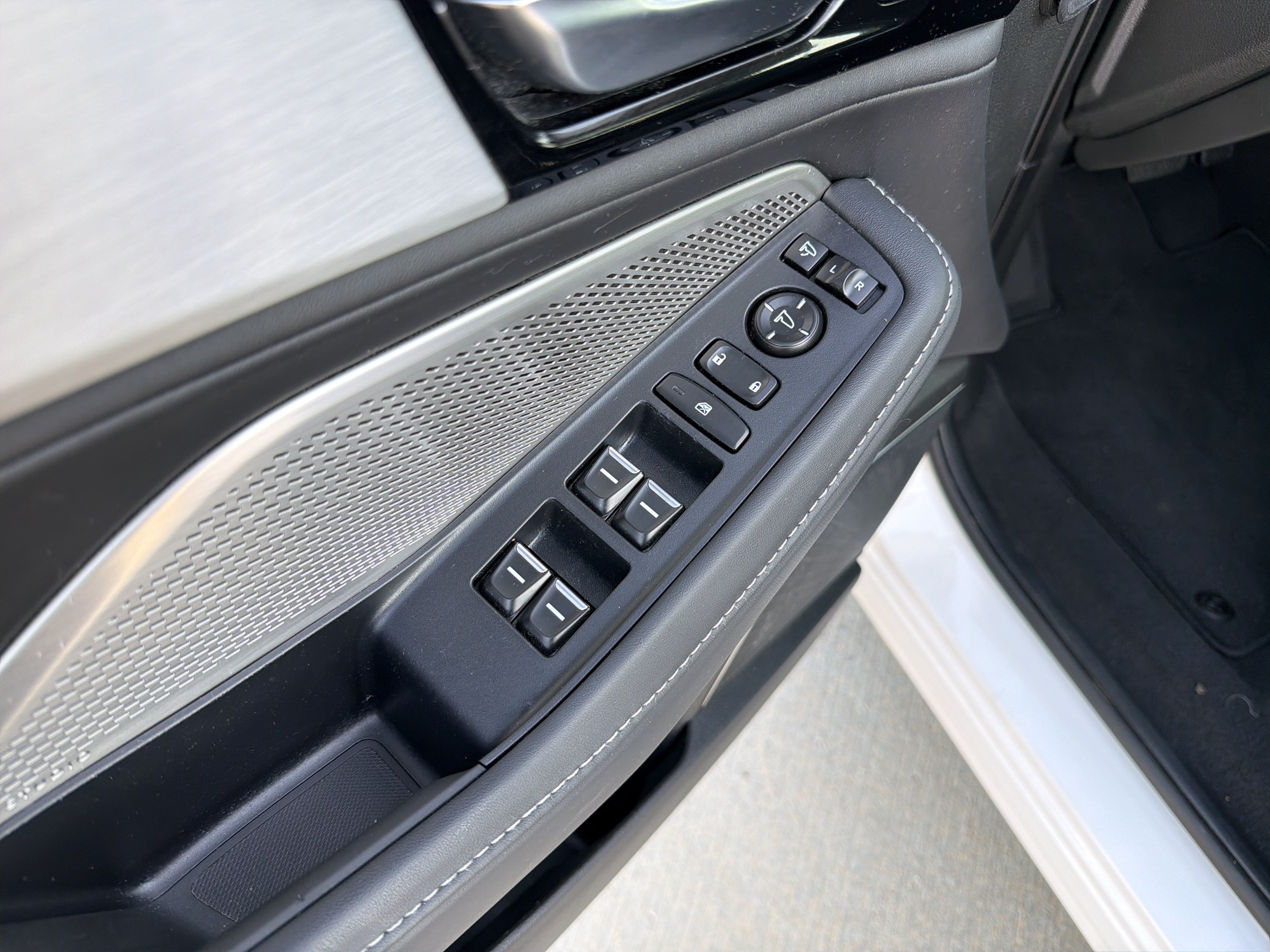 Certified 2024 Acura MDX w/ Technology Package FWD image 15