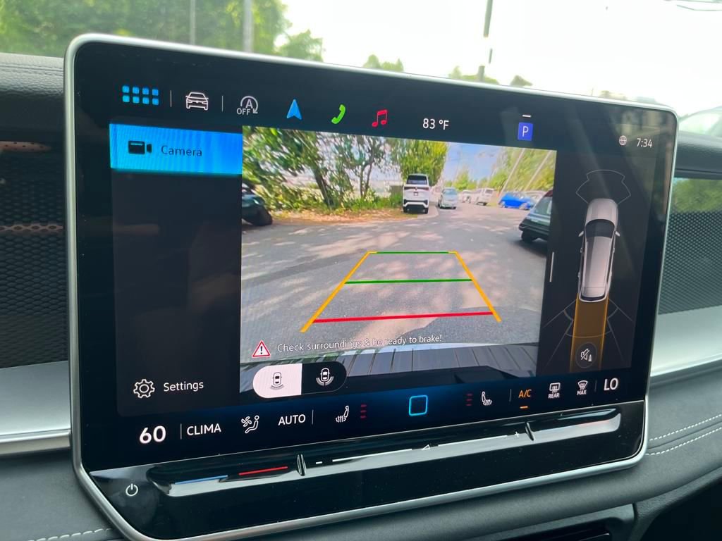 New 2025 Volkswagen Tiguan SE image 12