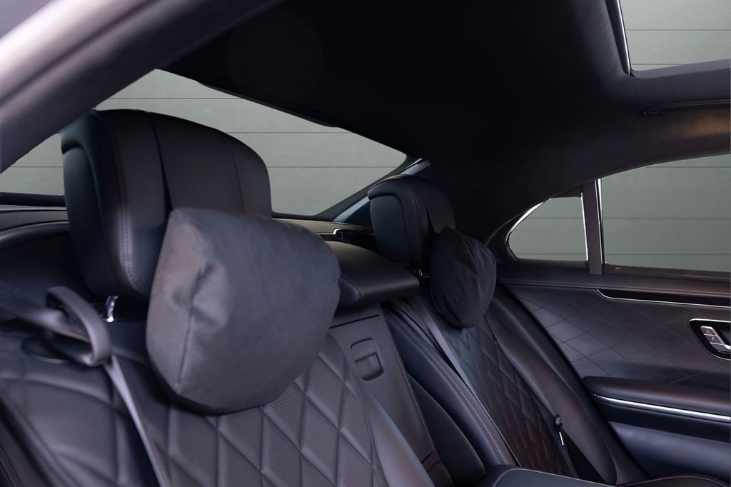 Used 2022 Mercedes-Benz S 580 4MATIC Sedan w/ AMG Line Package image 76