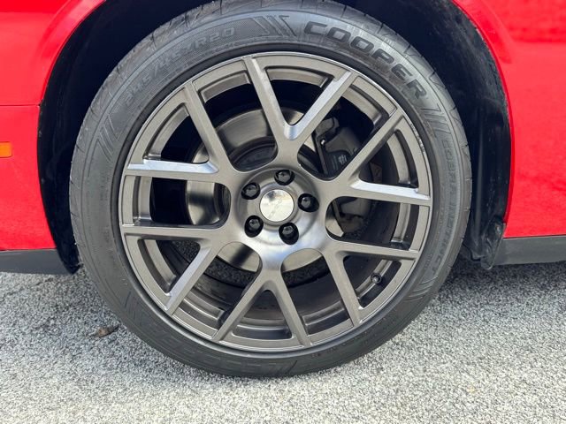 Used 2016 Dodge Challenger R/T w/ Driver Convenience Group image 2