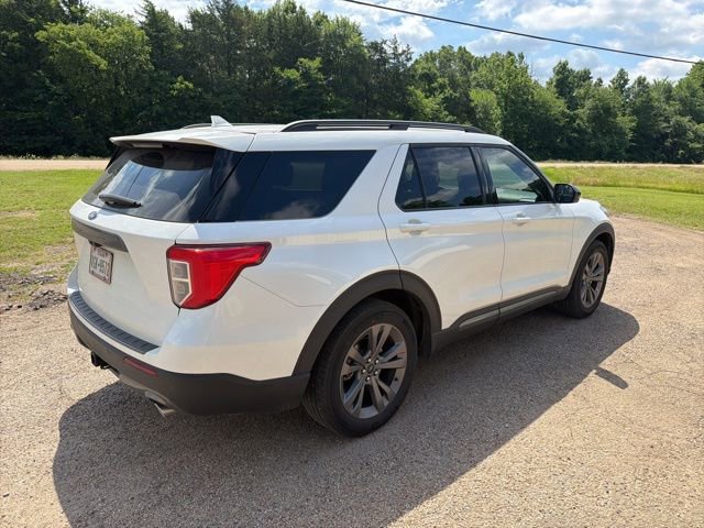 Used 2024 Ford Explorer XLT w/ Equipment Group 202A RWD image 5