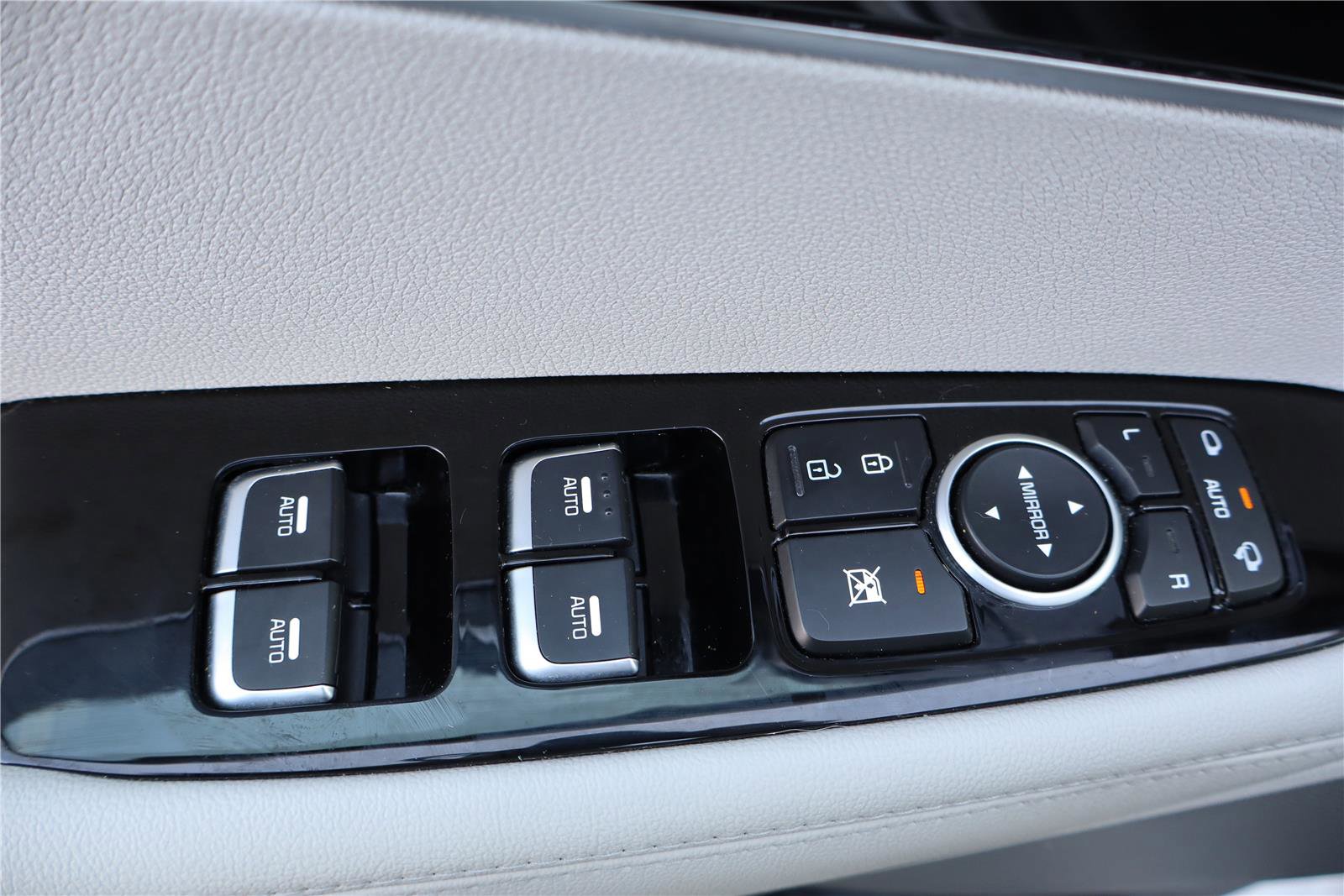 Used 2017 Kia Sorento SX image 13