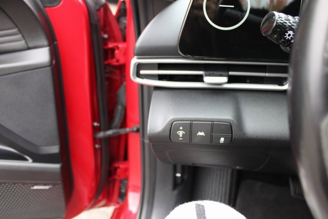 Used 2022 Hyundai Elantra Limited image 12