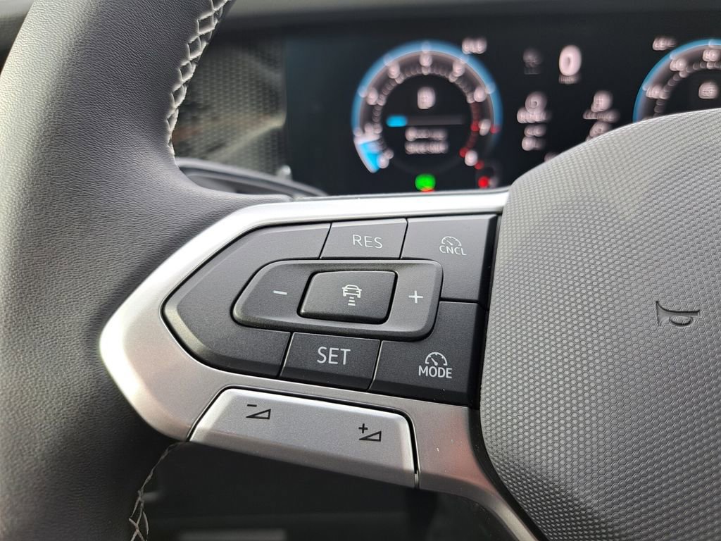 New 2026 Volkswagen Tiguan SE image 14