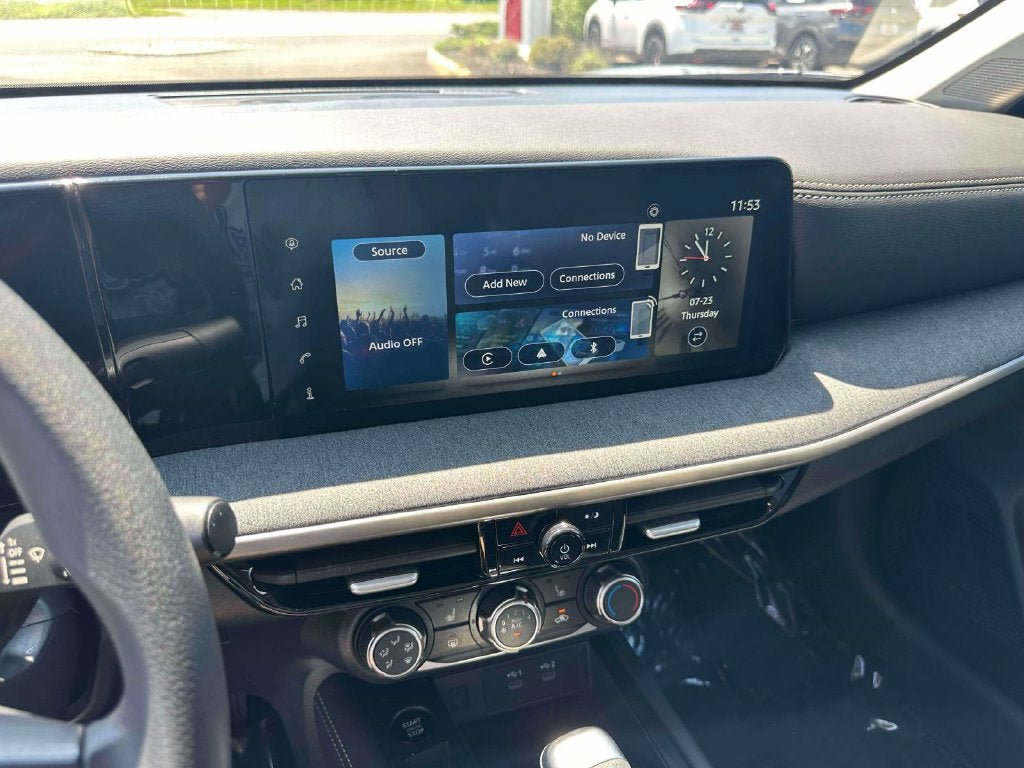 Certified 2025 Nissan Kicks SV w/ SV Premium Package AWD/4WD image 27