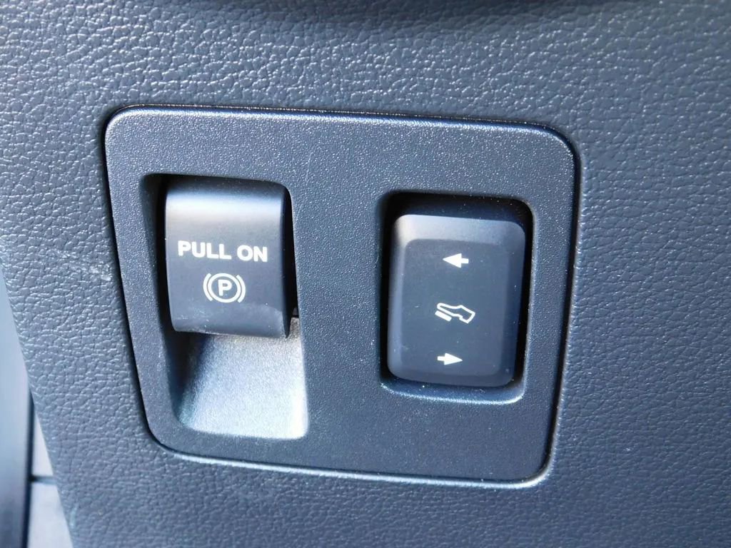 Used 2021 Ford Expedition Limited image 28