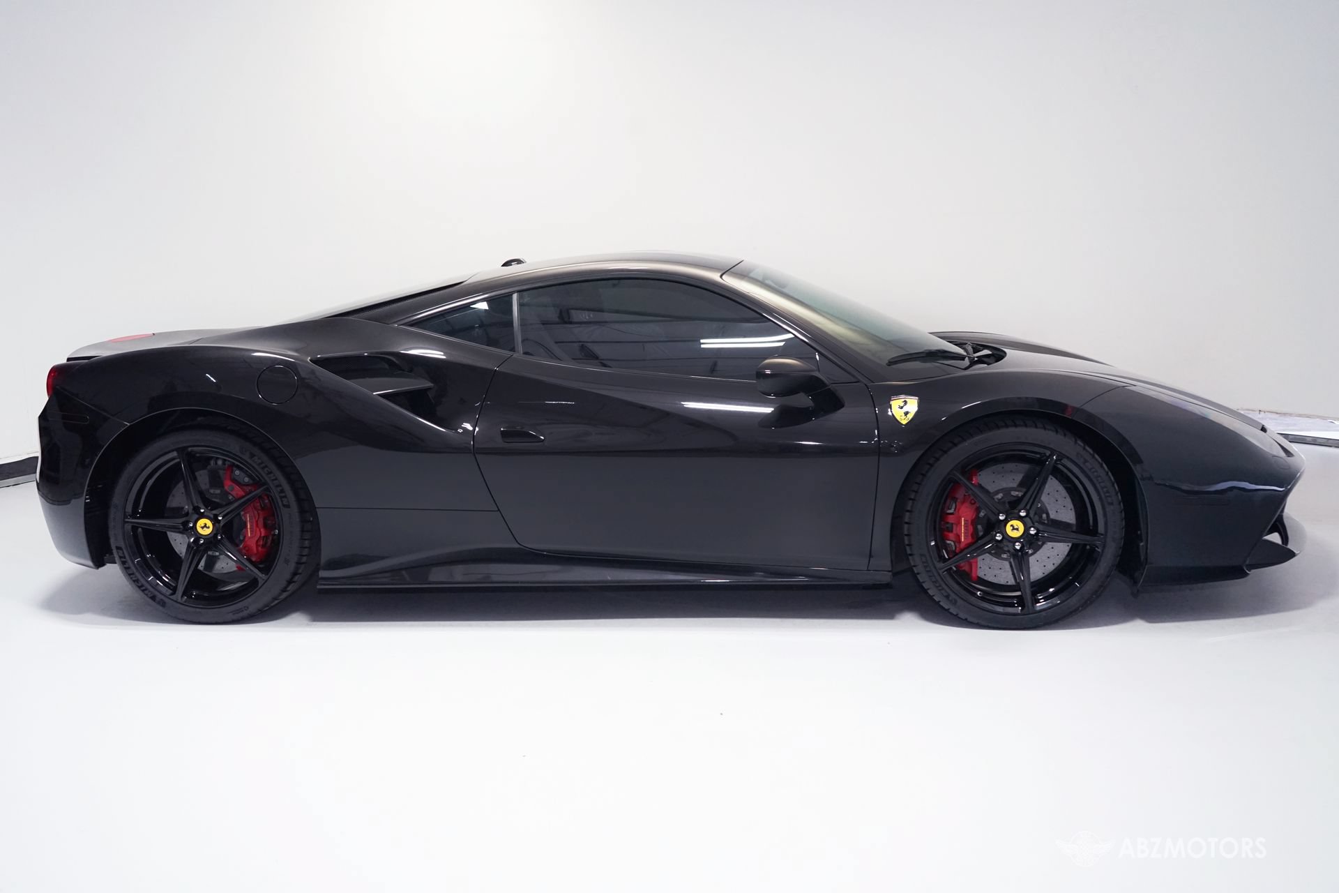 Used 2017 Ferrari 488 GTB RWD image 3