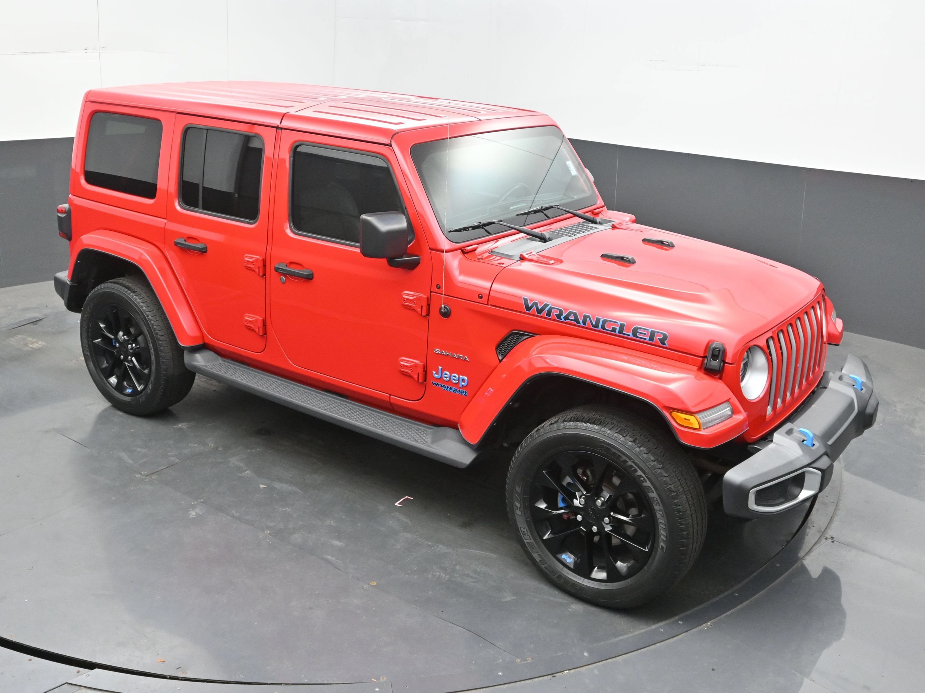 Used 2022 Jeep Wrangler Unlimited Sahara w/ Cold Weather Group AWD/4WD image 32