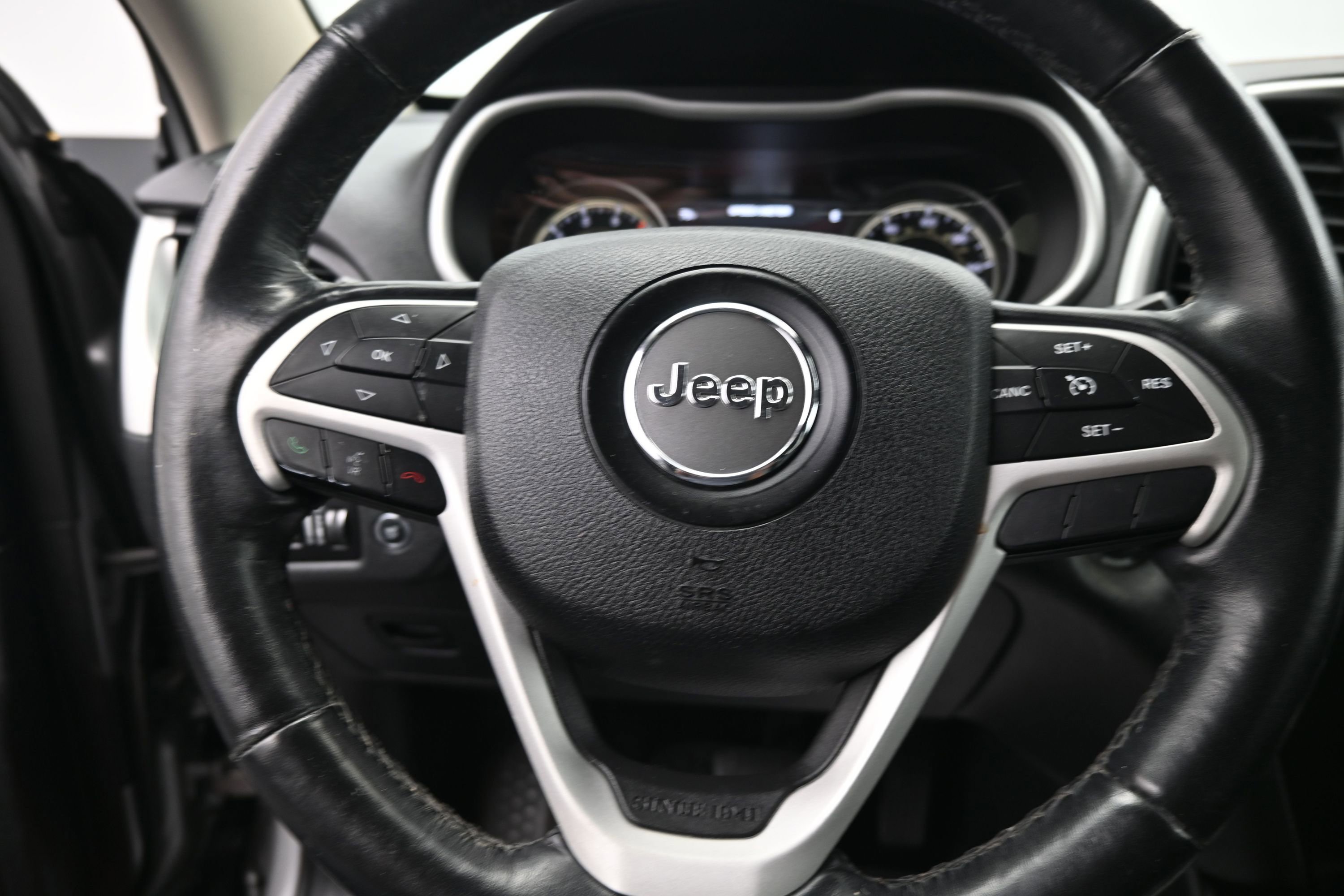 Used 2016 Jeep Cherokee Trailhawk w/ Comfort/Convenience Group AWD/4WD image 19