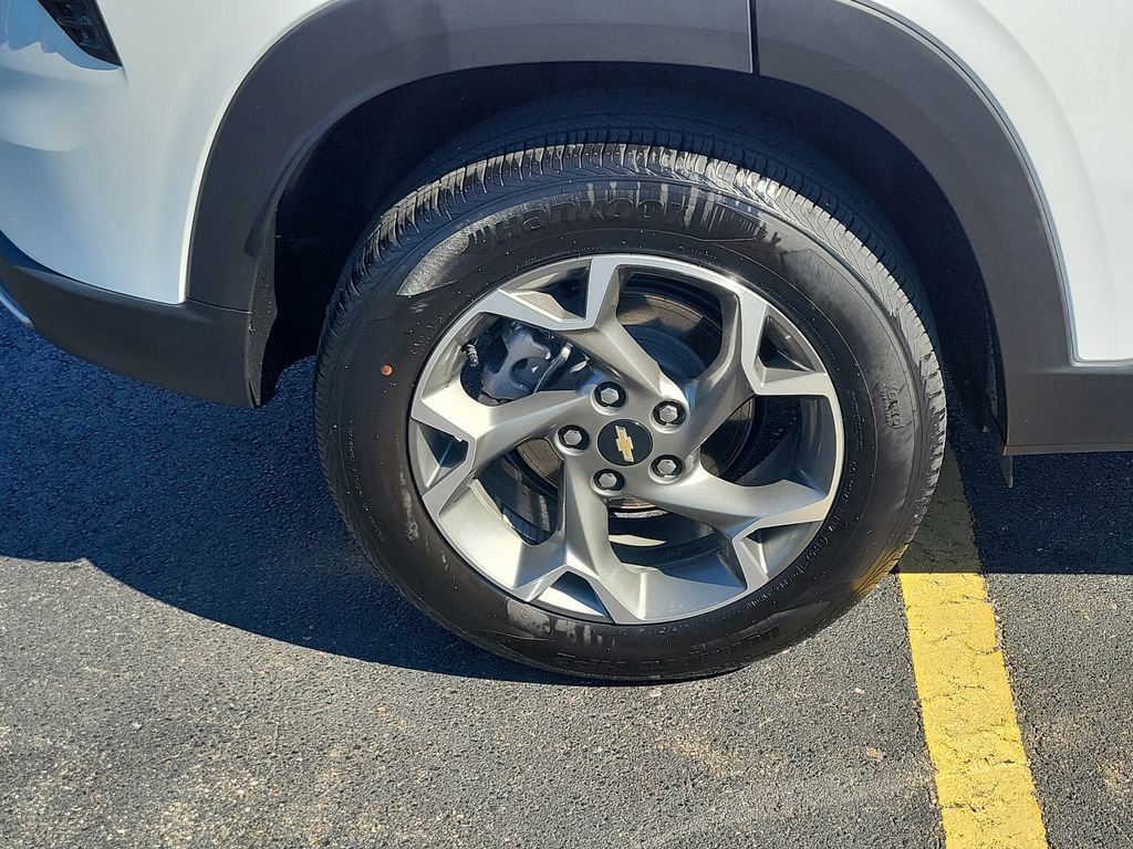 Certified 2025 Chevrolet Trax LT w/ LT Convenience Package FWD image 6
