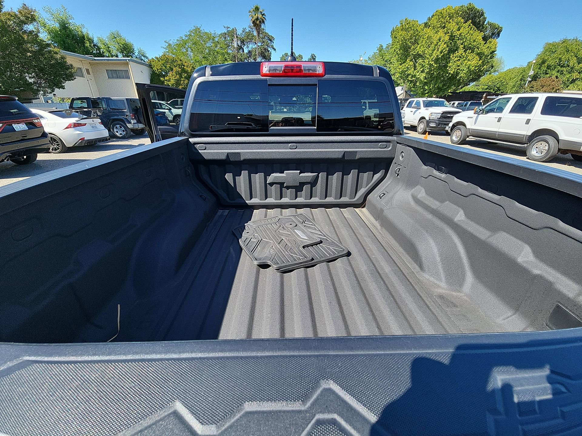 Used 2024 Chevrolet Colorado Trail Boss w/ Technology Package AWD/4WD image 20