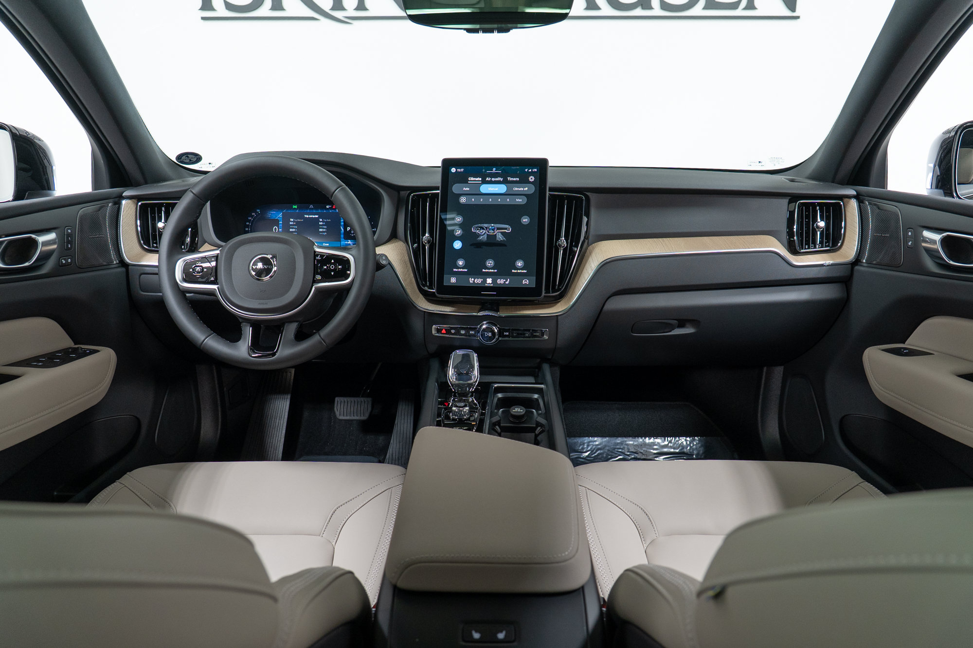 New 2026 Volvo XC60 T8 Plus w/ Climate Package AWD/4WD image 15