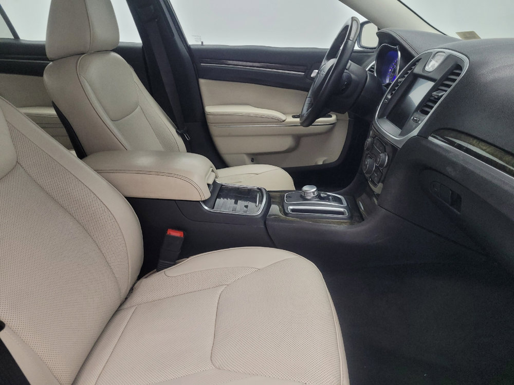 Used 2016 Chrysler 300 C image 21