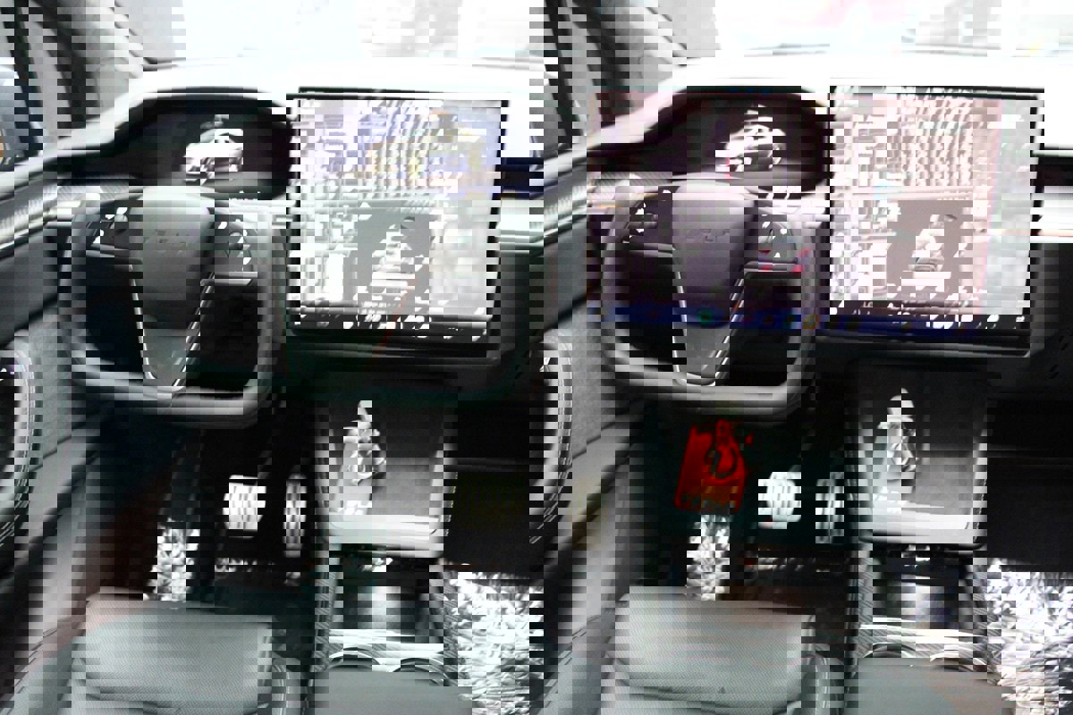 Used 2022 Tesla Model X Plaid image 41