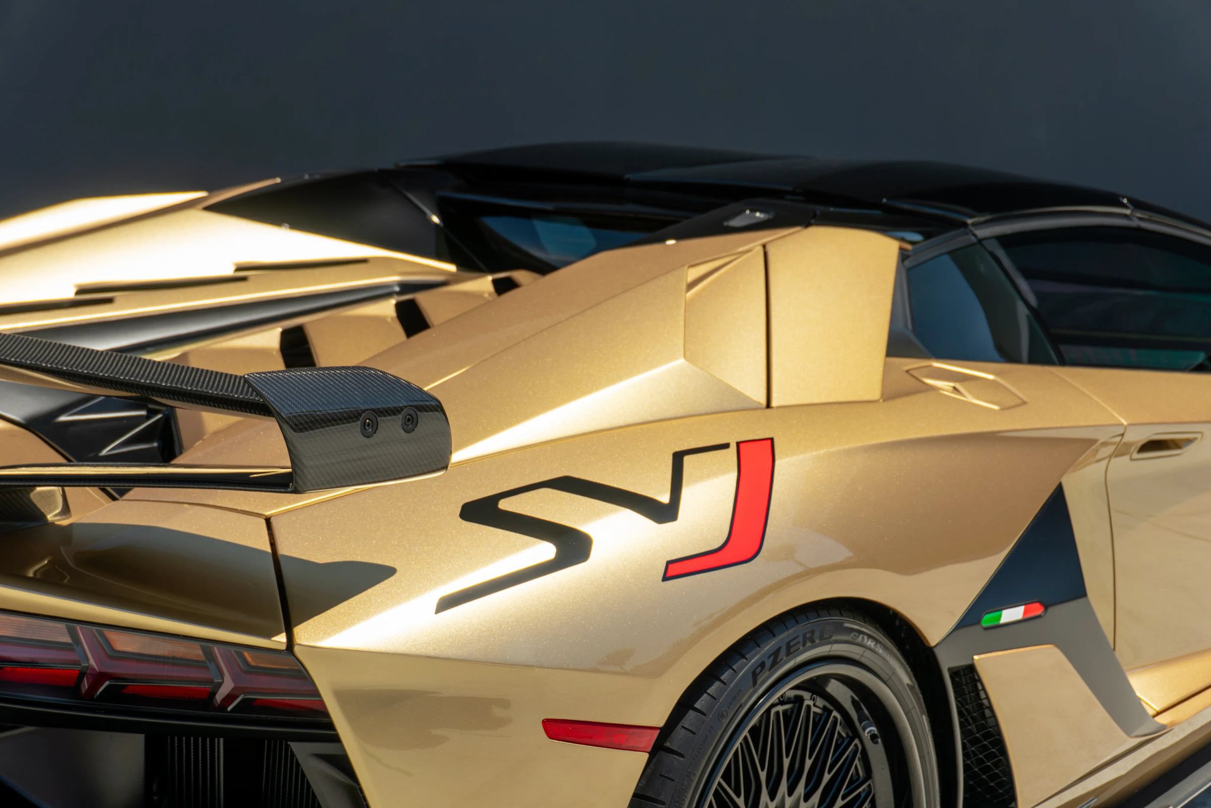 Used 2020 Lamborghini Aventador SVJ AWD/4WD image 43