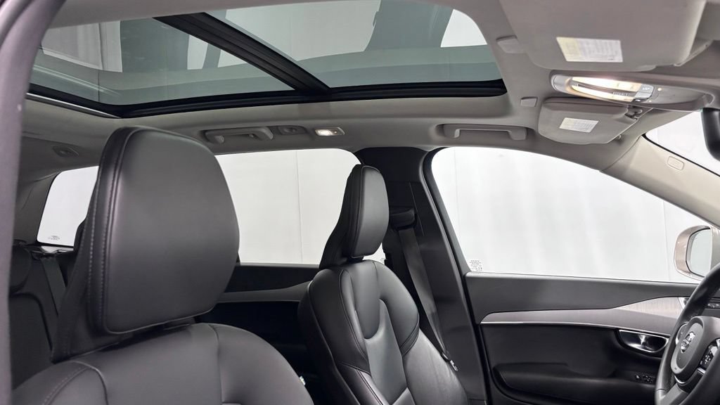 Certified 2023 Volvo XC90 B5 Core w/ Climate Package AWD/4WD image 19