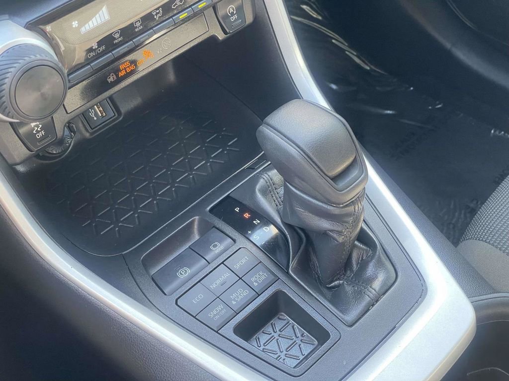 Used 2024 Toyota RAV4 LE image 14