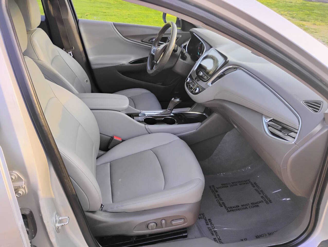 Used 2017 Chevrolet Malibu Premier FWD image 23