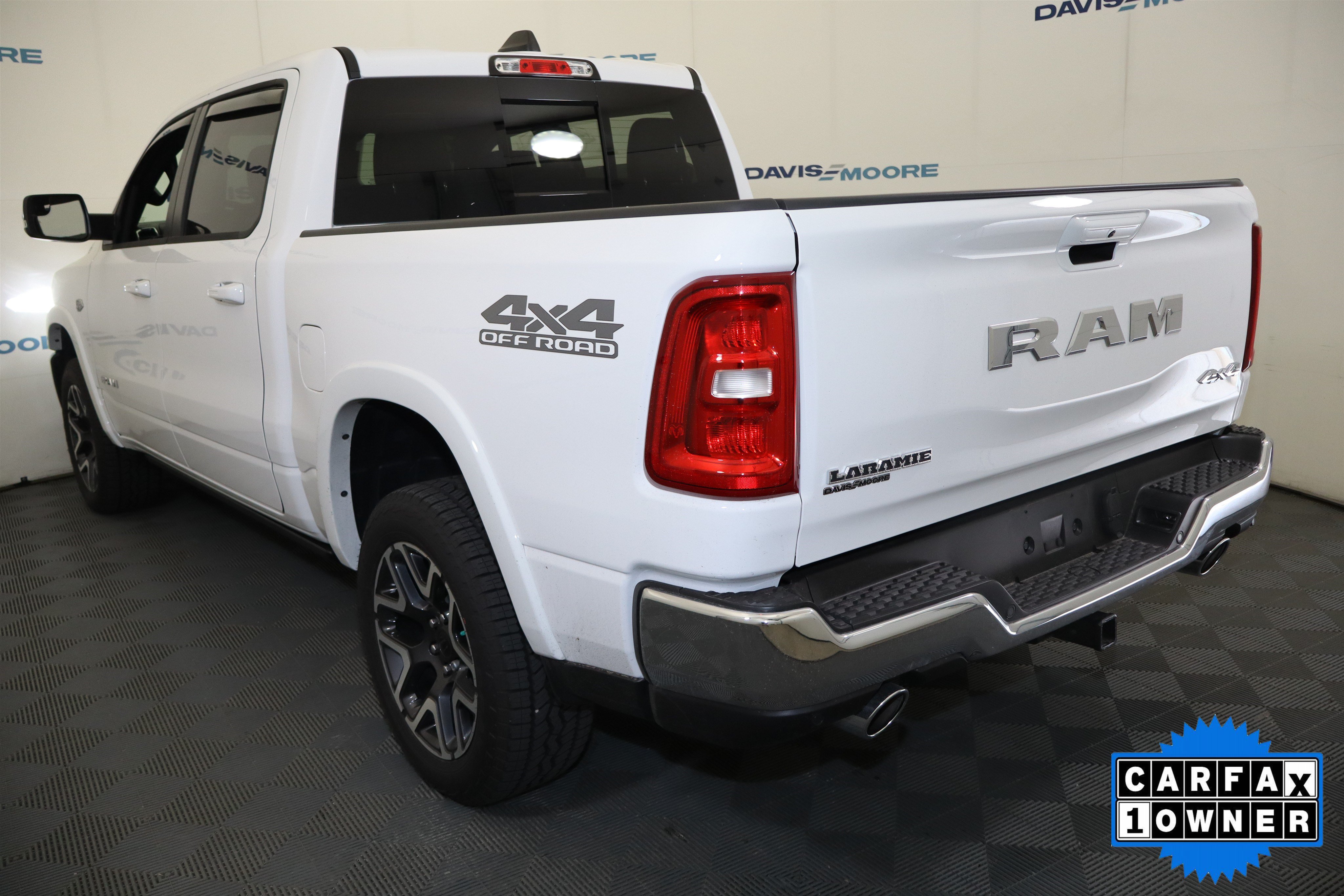 Used 2026 RAM 1500 Laramie AWD/4WD image 9