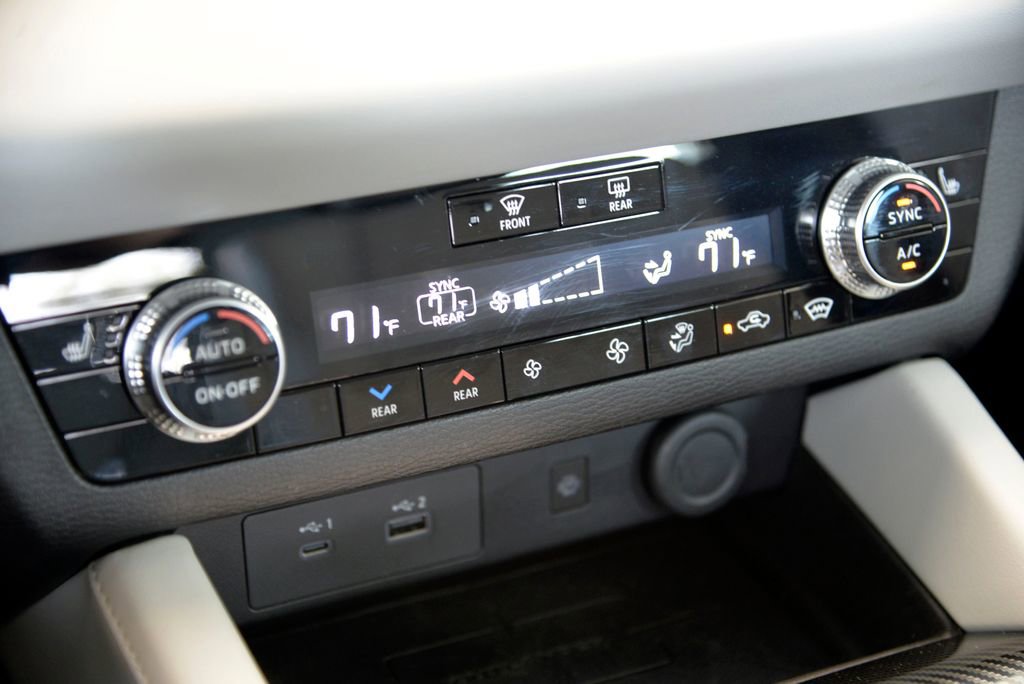 Used 2023 Mitsubishi Outlander SEL AWD/4WD image 24