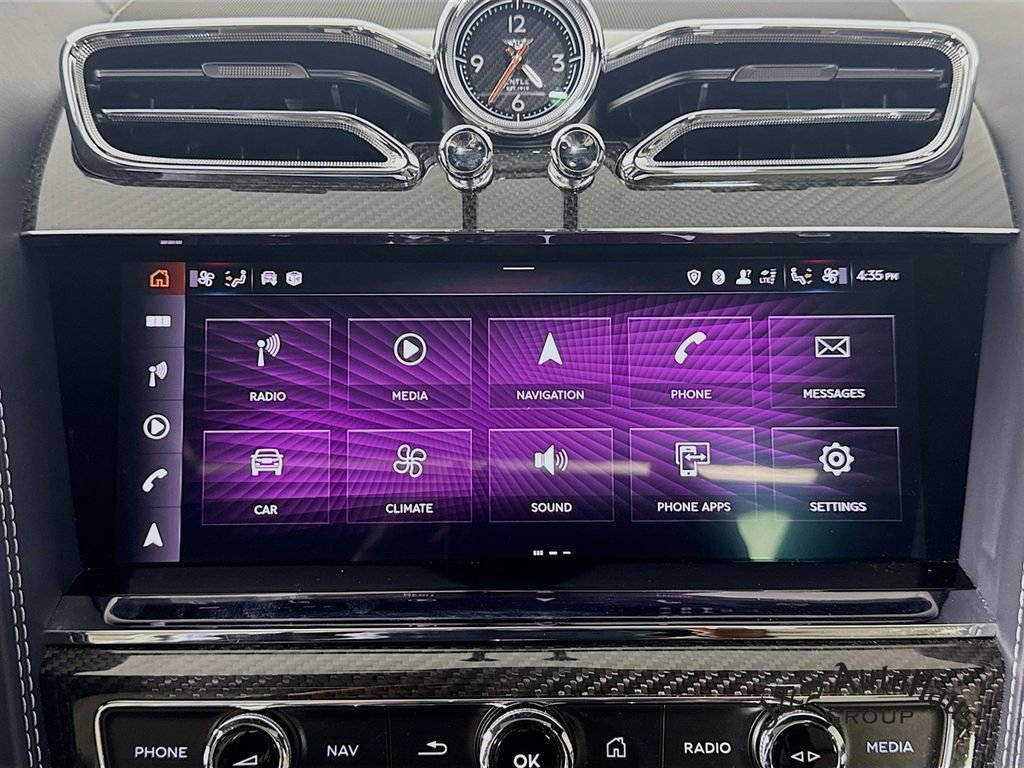 Used 2022 Bentley Bentayga AWD/4WD image 17