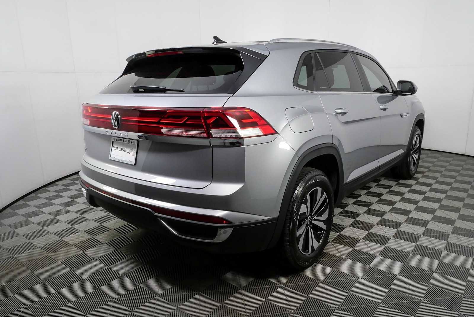 New 2026 Volkswagen Atlas Cross Sport SE FWD image 5