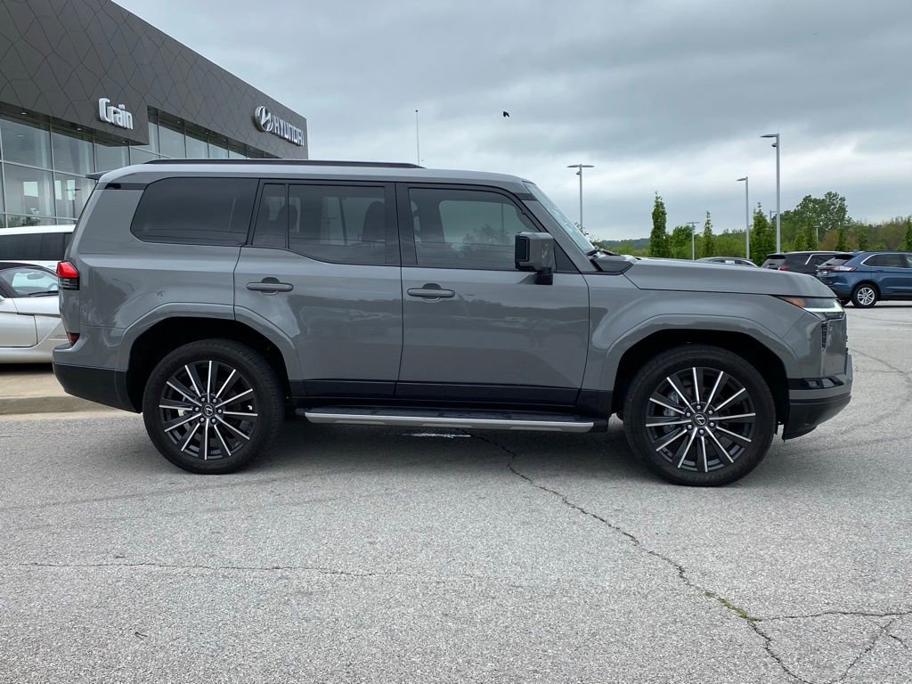 Used 2024 Lexus GX 550 w/ Accessory Package (2T) image 8