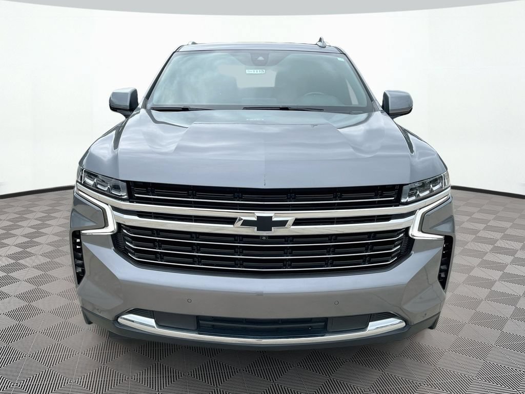 Used 2021 Chevrolet Suburban LT w/ Luxury Package RWD image 2
