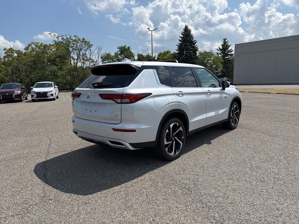 New 2025 Mitsubishi Outlander SE image 8