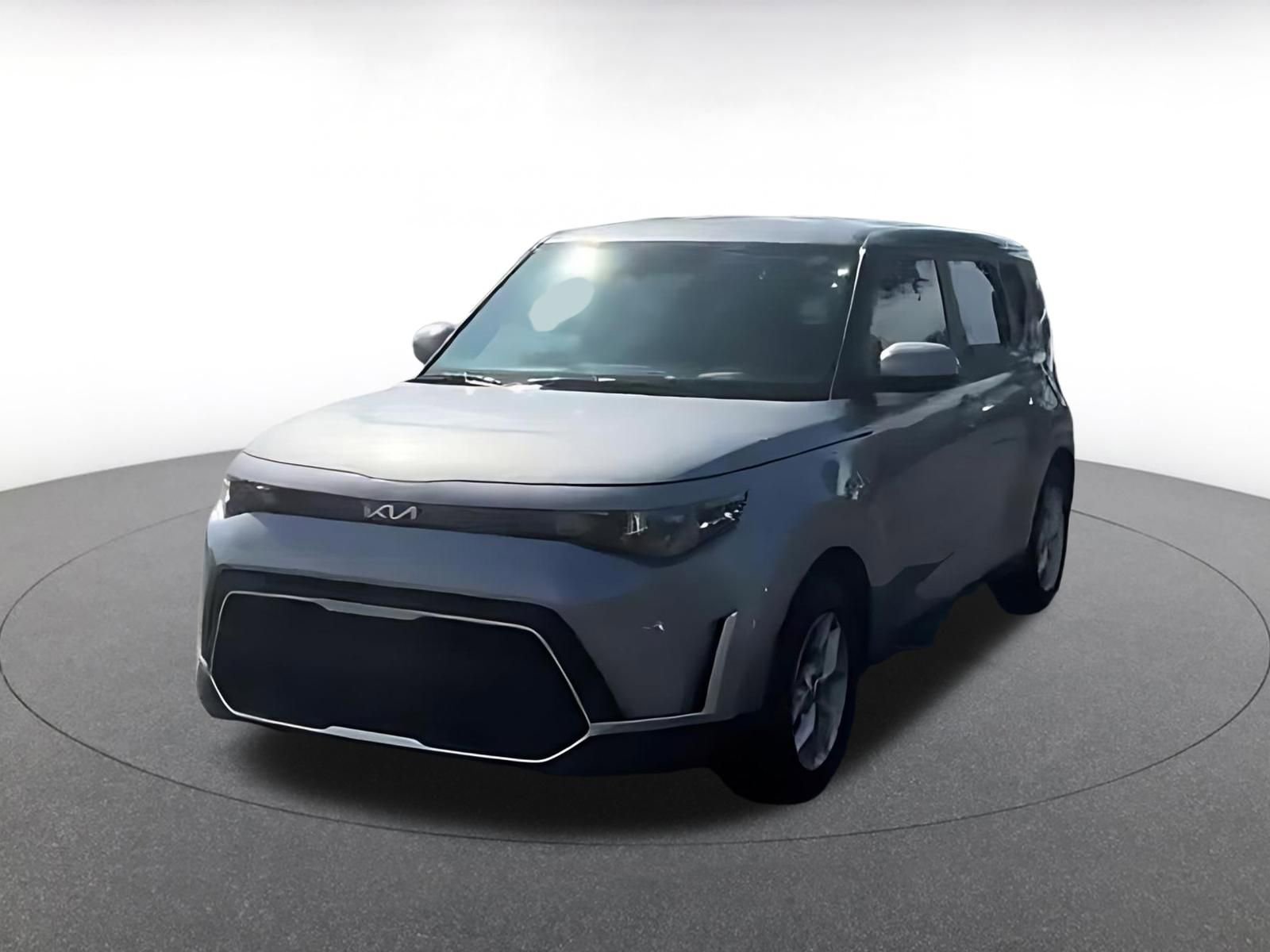 Used 2025 Kia Soul LX w/ LX Technology Package FWD image 14