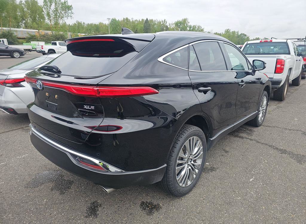 Used 2023 Toyota Venza XLE AWD/4WD image 3